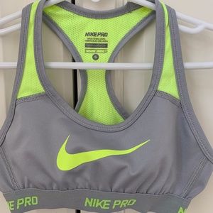 Nike Pro Sports Bra, Girls Small (10-12)